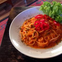Radish noodles with red peppers mango sauce