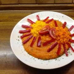 Pumpkin-carrot "rice" with mango-peppers sauce