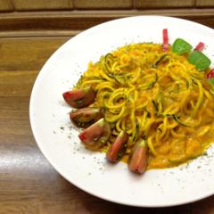 Zucchini-noodles with mango-peppers - scauce
