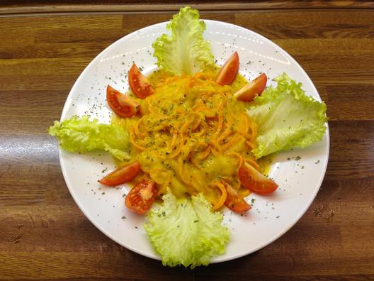 Carrot - "pasta" with mango - celery - sauce
