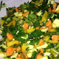 Mushy and crunchy salad with zucchini, carrots, spinach, yellow pepper, avocado and lemon juice