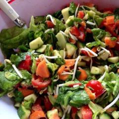 Salad of green lettuce, carrots, red pepper, cocktail tomatoes, carrots, sprouted mung beans, zucchini, avocado and lemon juice. Mushy and crunchy! I love it! ❤