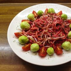 Zucchini - noodles with Brussels sprouts and pineapple - beet - sauce