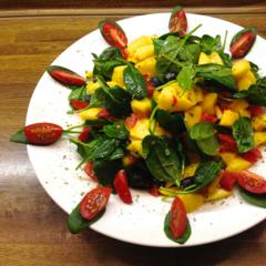 Mango - blueberry - spinach - salad