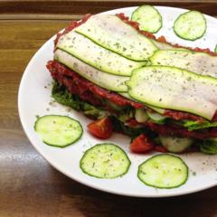 Zucchini - cucumber - "Lasagna" with persimmon - beet - sauce
