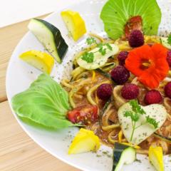 Two kinds of zucchini noodles with nectarine cream