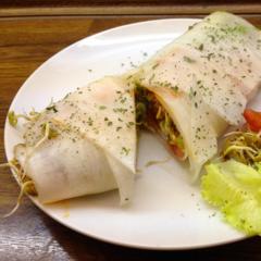Sprout - radish - rolls with mango - peppers - sauce