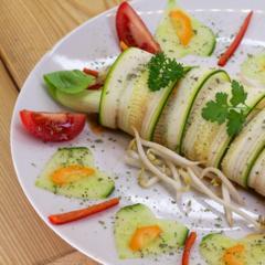 Zucchini - Bok Choy - rolls with sprouts
