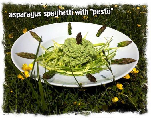 asparagus spaghetti with a pesto made of cashew, avocado, chives, basil and lemon