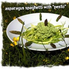 asparagus spaghetti with a pesto made of cashew, avocado, chives, basil and lemon
