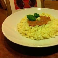 Cauliflower "rice" with a delicious tomato, avocado, basil sauce