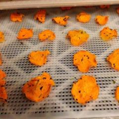 Delicious sweet potatoes chips getting ready in the dehydrator ^_^