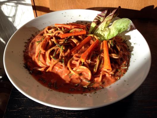 Zucchini and daikon radish noodles with pear-walnut-peppers sauce