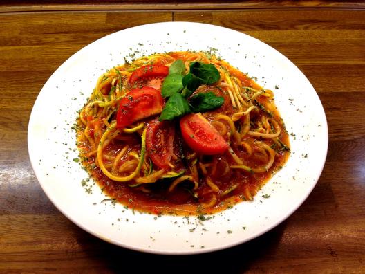 Zucchini radish noodles with mango tomato sauce