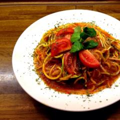 Zucchini radish noodles with mango tomato sauce