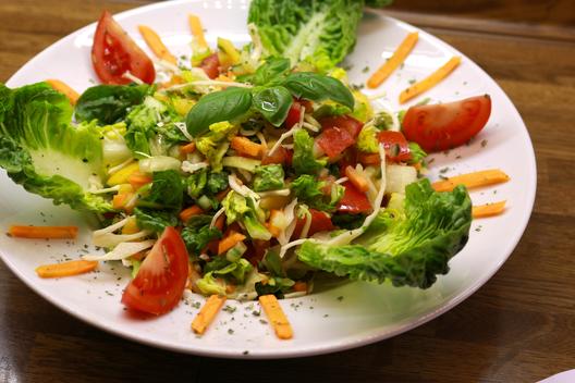 Mango - cabbage - basil - salad