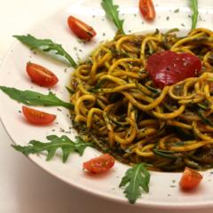 Mango - zucchini - parsley - "pasta" Mango - zucchini - parsley - "pasta"