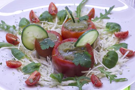 Banana - parsley - stuffed tomatoes