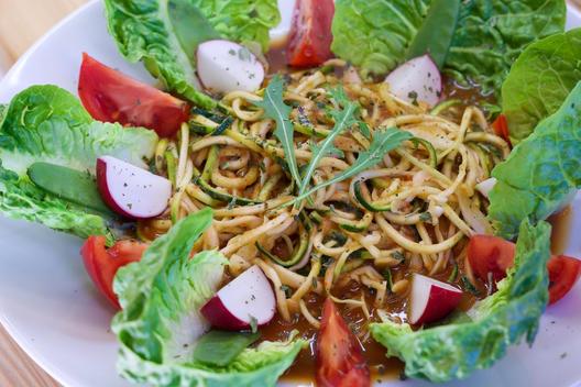 Pineapple - peppers - noodles with sugar peas