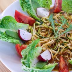 Pineapple - peppers - noodles with sugar peas