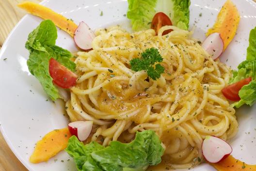 Two kinds of radish - noodles with papaya creme