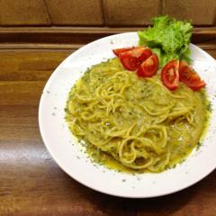 Radish noodles with green dream cream