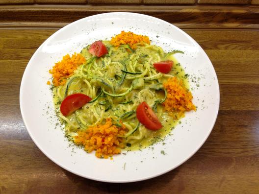 Zucchini - noodles with pumpkin - "rice" and pineapple - apple - sesame - sauce