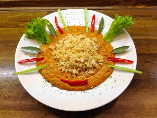 Celeriac "rice" with persimmon - sage - sauce