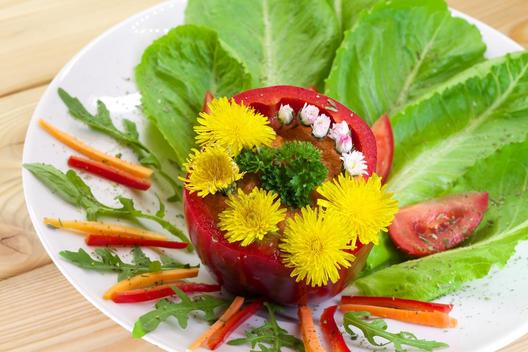 Pineapple - kiwi - stuffed bell peppers