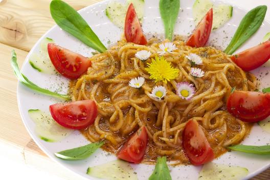 Radish - "pasta" with banana - peppers - creme