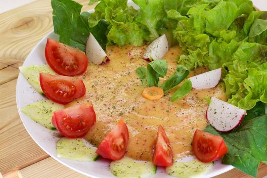 Pineapple - plum - mango - creme on curled lettuce