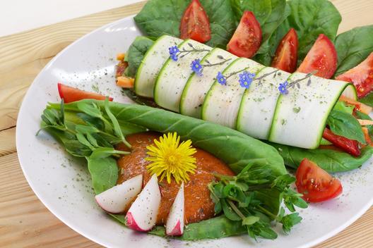 Zucchini - rolls with garden greens and flowers