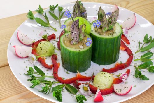 Cucumber towers with asparagus and banana mango cream