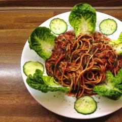 Zucchini - noodles with cucumber and persimmon - beet - sauce