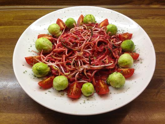 Zucchini - noodles with Brussels sprouts and pineapple - beet - sauce