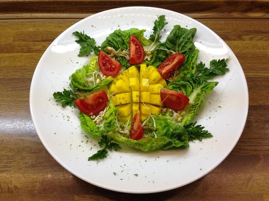 Mango at baby - lettuce with mung beans