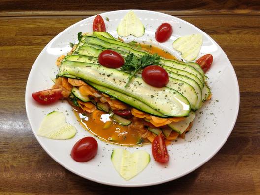 Zucchini - "Lasagna" with pineapple - fig - sauce