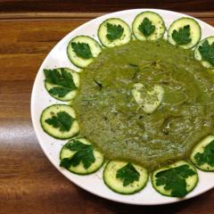 Green kiwi - cucumber - parsley soup