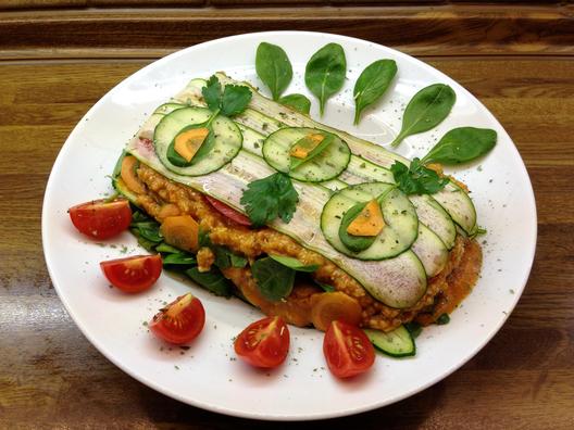 Zucchini - spinach - "Lasagna" with orange - parsley - sauce