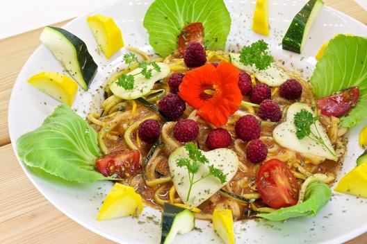 Two kinds of zucchini noodles with nectarine cream