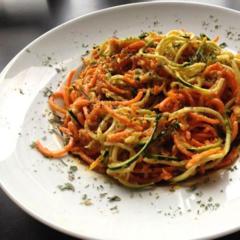 Pumpkin - zucchini "spaghetti" with a delicious yellow pepper, avocado, lemon, fennel, basil sauce