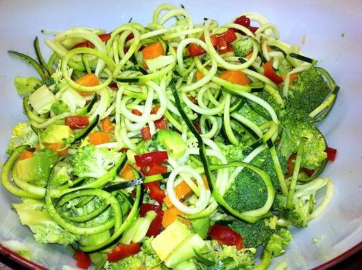 Red pepper, carrot, broccoli, zucchini, avocado salad