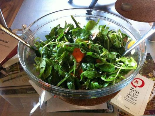 Rocket, corn salad, spinach, white mushrooms, carrot with some soy sauce, apple cider and olive oil