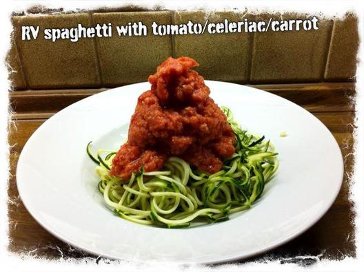 Zucchini spaghetti with tomato/celeriac/carrot sauce <3