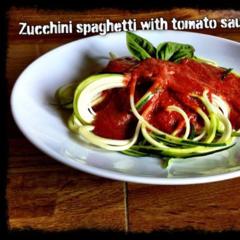 Zucchini spaghetti with tomato/red-pointed-pepper/basil sauce with a bit of ruccola